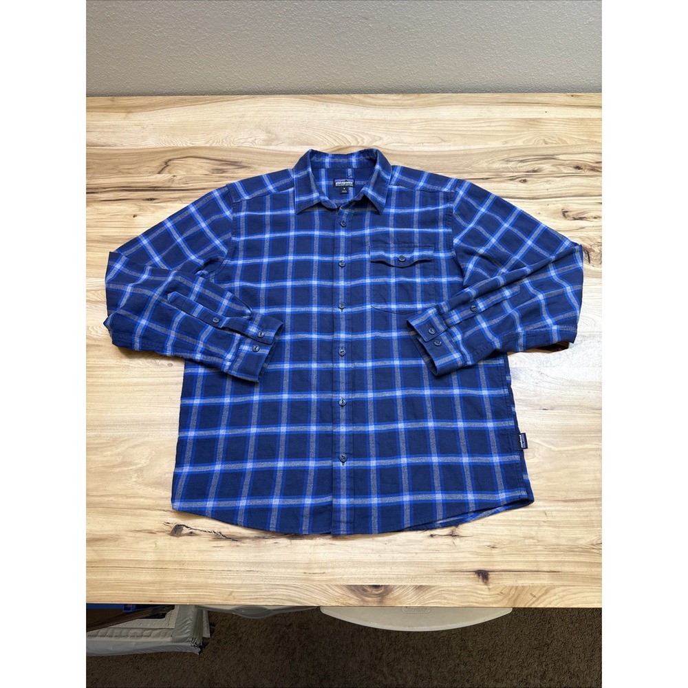 Patagonia Lightweight Fjord Flannel Shirt Medium Blue Plaid Long Sleeve Organic